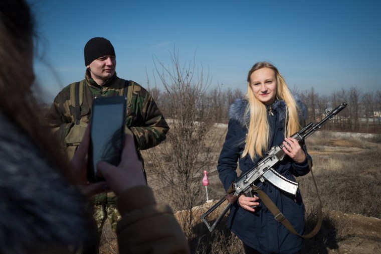 Felkelők Donyeckben. Fotó:AFP/Andrej Borodulin