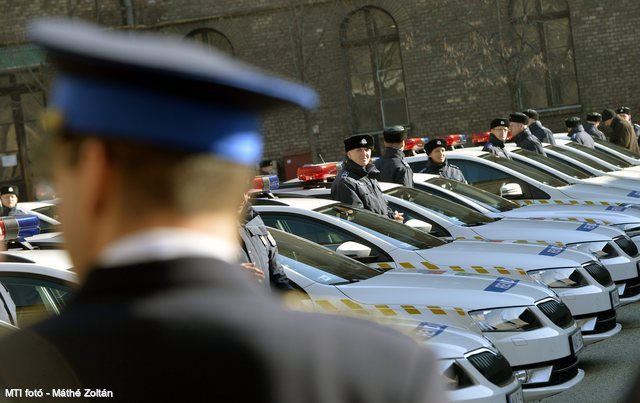 Több mint 200 új rendőrautót kap a BRFK